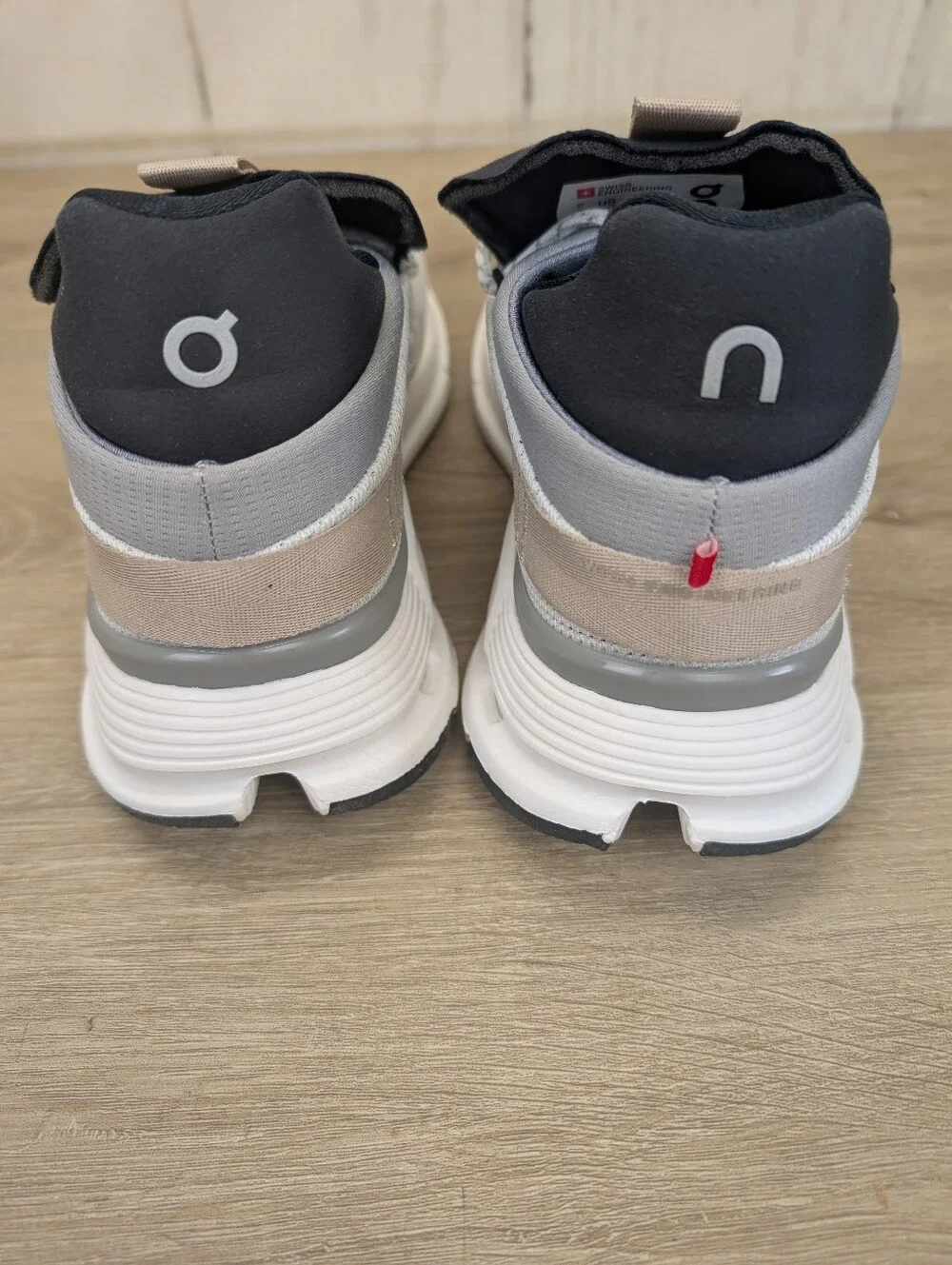 OnCloud Cloudnova Mens Size 7  Silver & Black Brand New